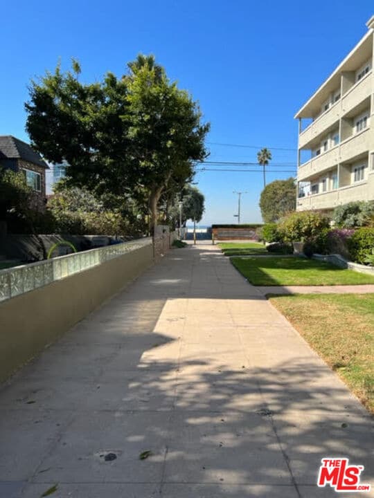 Building Photo - 20 28th Ave