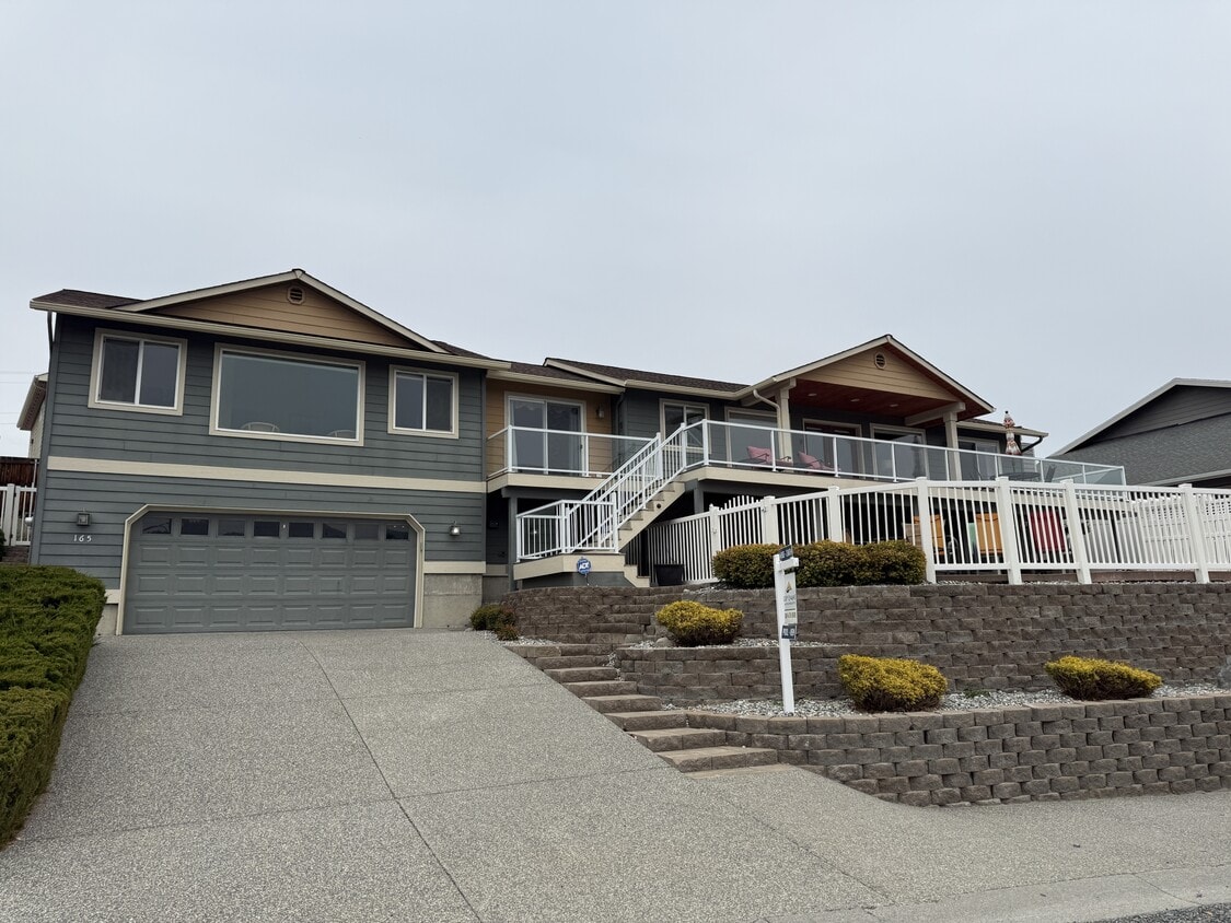 Primary Photo - 165 Coral St