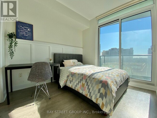 Building Photo - 30 Roehampton Ave