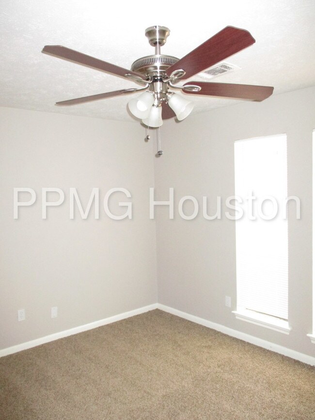 Building Photo - 13107 Bexhill Drive, Houston, TX, USA