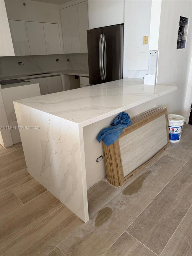 Building Photo - 1500 Bay Rd