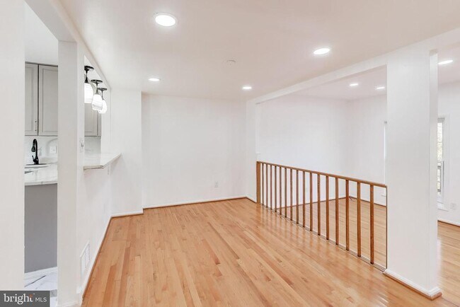 Foto del edificio - 16 Orchard Dr