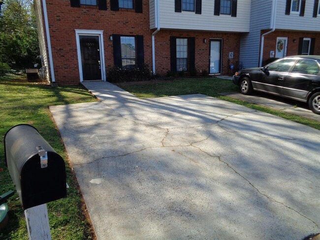 Building Photo - Hot Smyrna location! Will not last! 2 bed/...