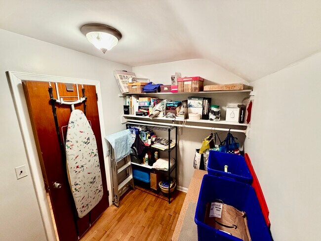 Trastero/lavandería si fuera necesario - 66 Lincoln Ave E