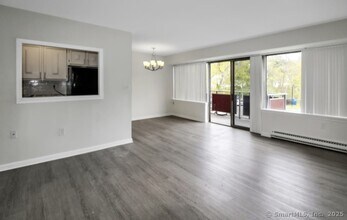 Building Photo - 1310 Berlin Tpke