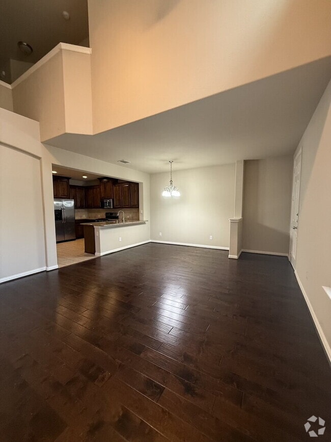 Building Photo - 528 S Greenville Ave