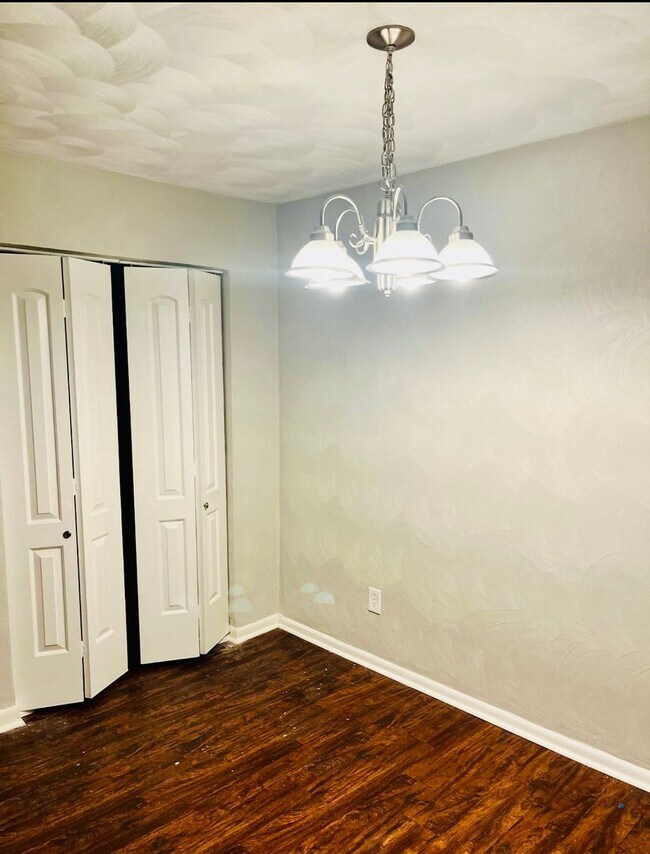 Foto del edificio - Newly Renovated 3 Bedroom 1.5 Bathroom tow...