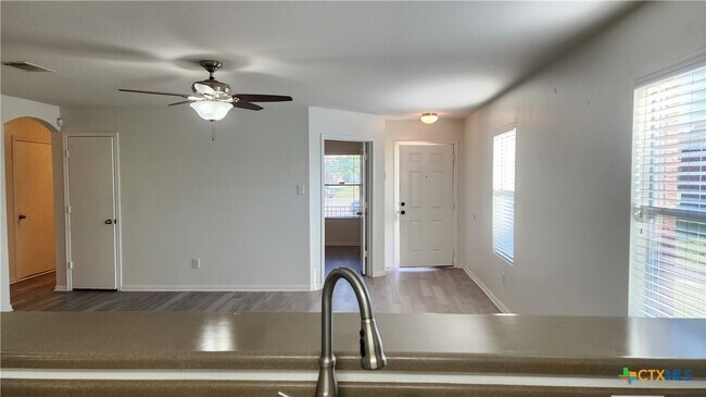 Foto del edificio - 223 Avrshire Ln