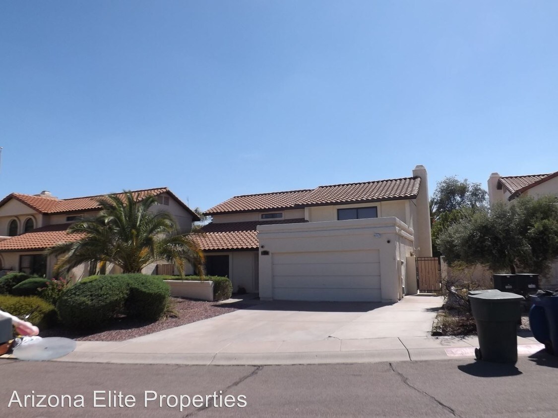 Primary Photo - 1458 N La Rosa Dr