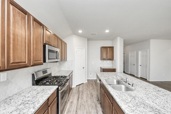 Building Photo - 2214 Welborn Dr