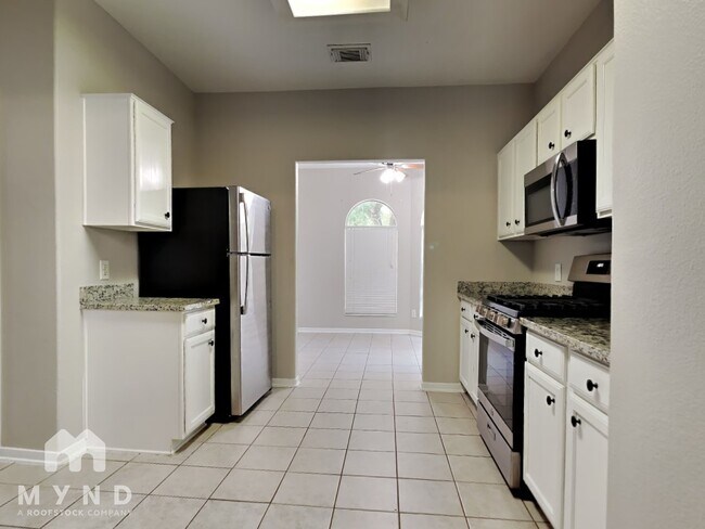 Building Photo - 15403 Hickory Dale St