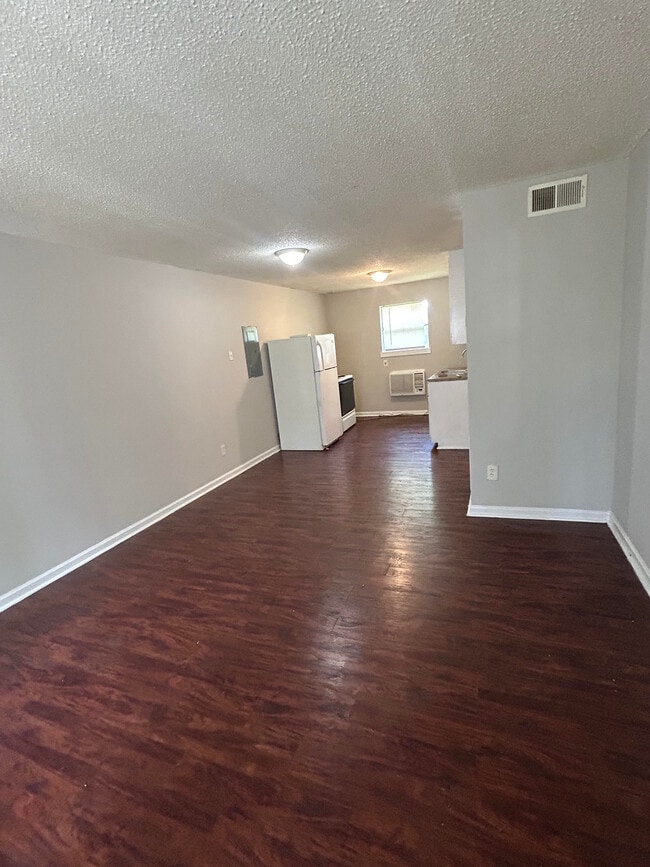 Building Photo - Xenial-Woodlawn