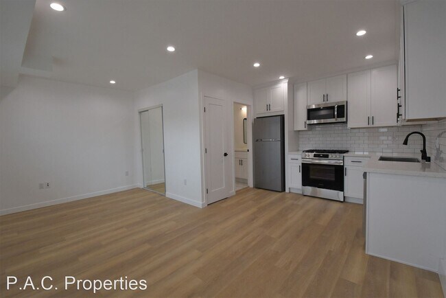 Building Photo - Studio, 1 bath Apartment - 13849 Chase Str...