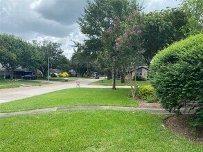 Building Photo - 9614 Greenwillow Dr