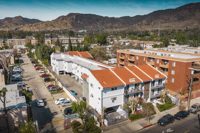 Building Photo - Astoria Oaks Apartments