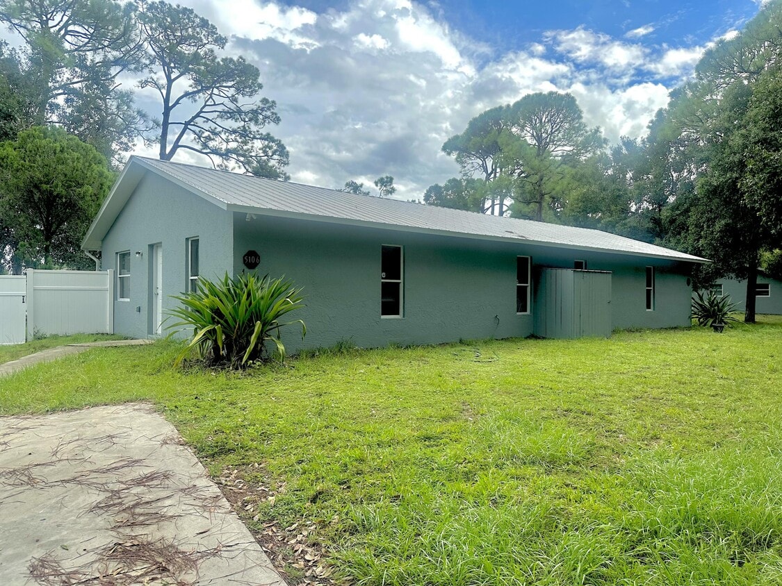 Primary Photo - 5106 Sanibel Ave