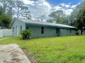 Building Photo - 5106 Sanibel Ave