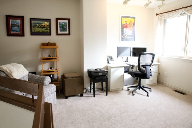 Loft, perfect for a home office space - 2028 CENTENNIAL DR