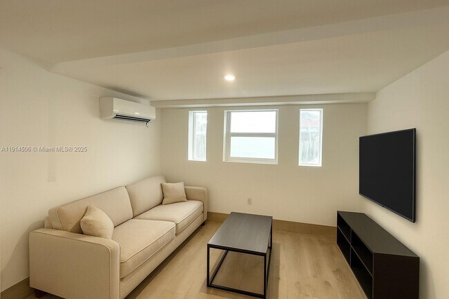 Foto del edificio - 817 Tyler St