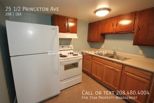 Building Photo - Adorable Apartment Near ISU! Visit rentfiv...