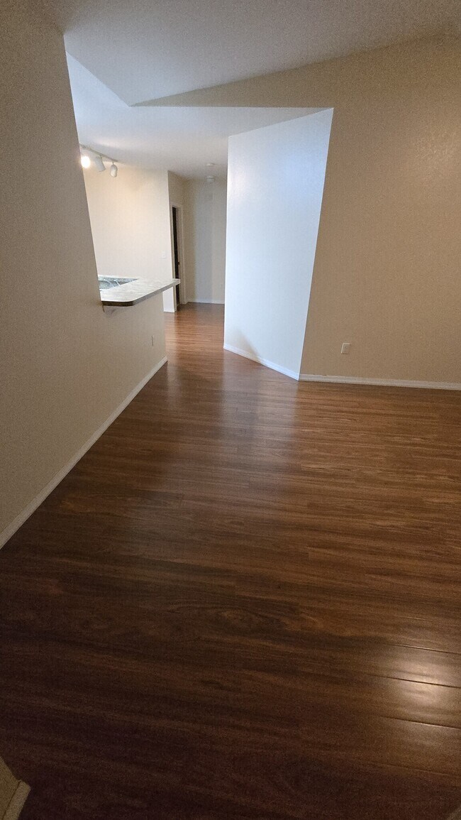 Foto del edificio - 5555 E Michigan St