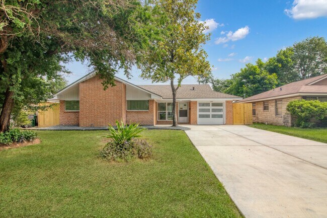 Building Photo - 1703 Ansbury Dr