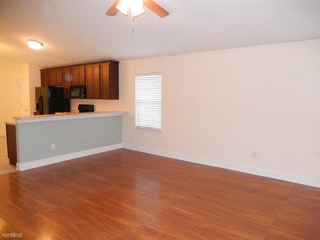 Building Photo - 1421 Crescent Hill Dr
