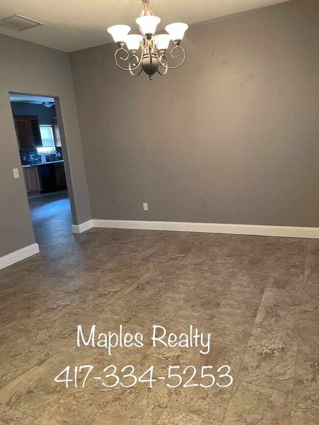 Building Photo - 4 bedroom EXECUTIVE HOME for lease in Bran...