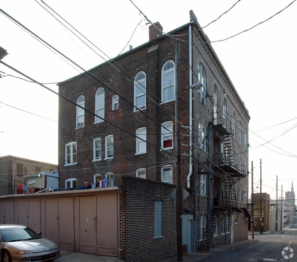 Building Photo - 619-623 W Turner St
