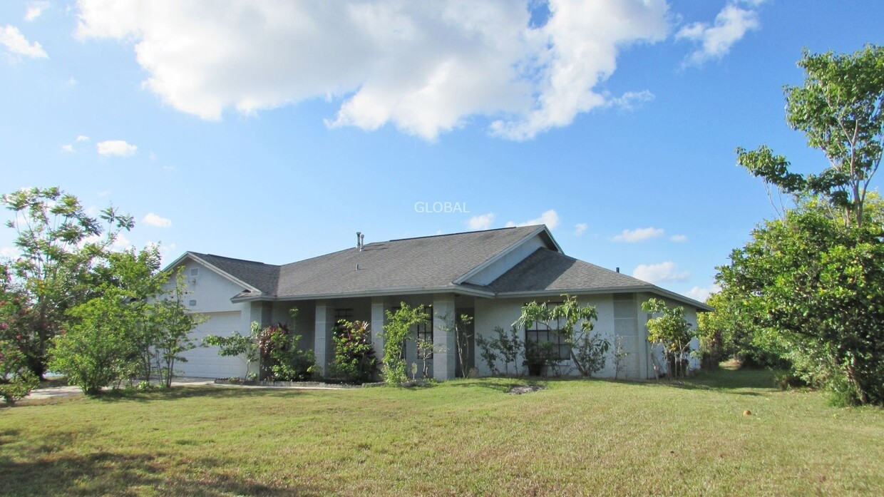 Primary Photo - Spacious 3-Bedroom Home in Watermill Cove ...