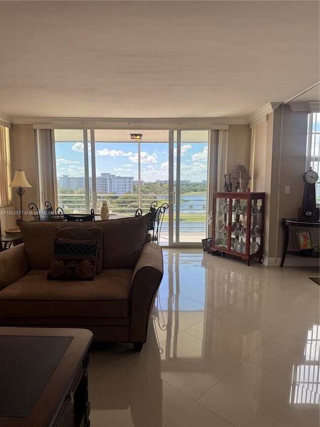 Foto del edificio - 3095 N Course Dr