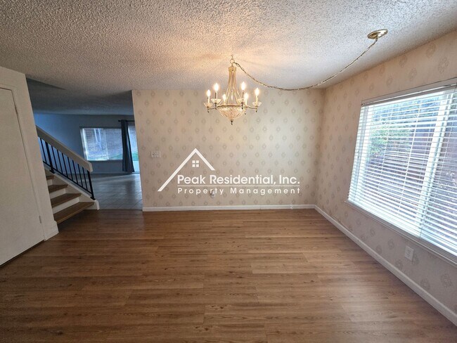 Building Photo - Wonderful 4 bedroom 2.5 bathroom home is l...