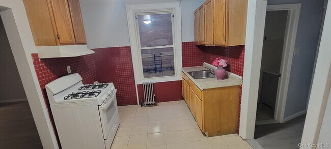 Foto del edificio - 92 Livonia Ave