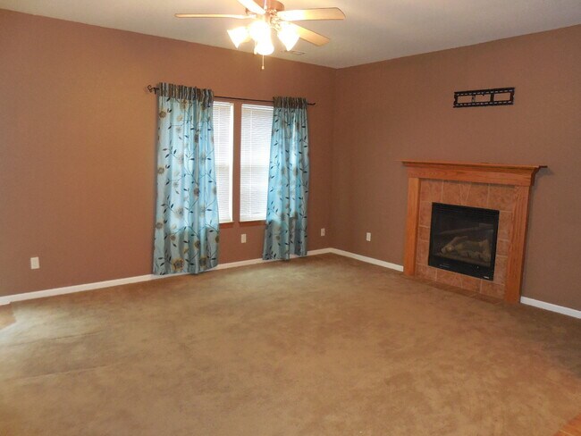 Building Photo - 2333 Surrey Dr