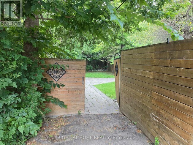 Photo du bâtiment - 154 Davisville Ave
