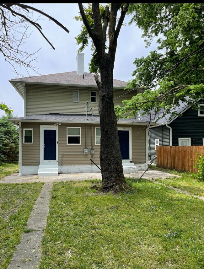 Back (unit on left) - 1027 N Keystone Ave