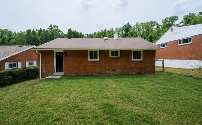 Foto del edificio - AVAILABLE SEPT 1ST!! BEAUTIFUL 3 BEDROOM HOME IN WILKINS TOWNSHIP!