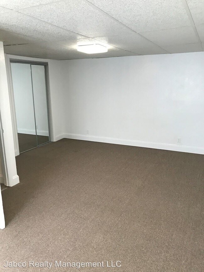 Foto del edificio - 409 E Howard St