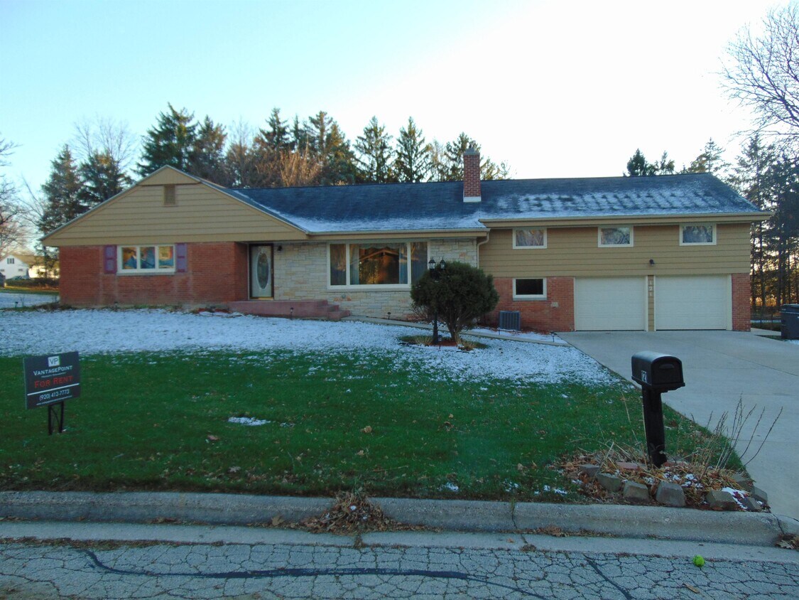 Primary Photo - 121 Rose Lawn Blvd