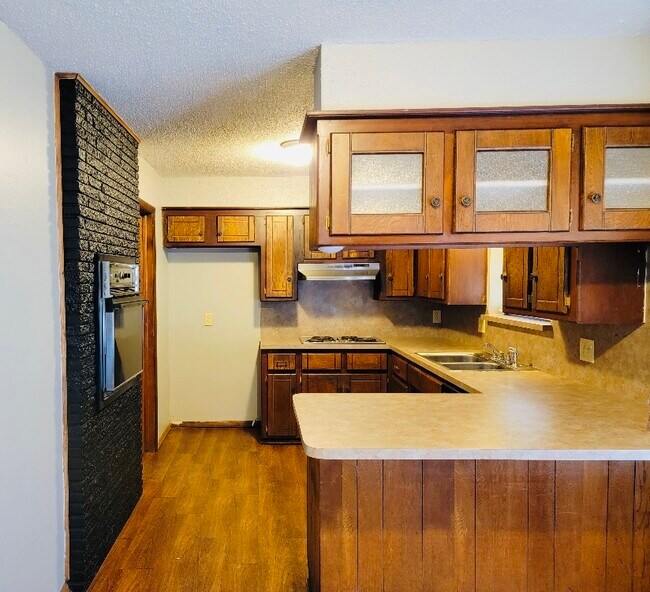 Building Photo - 9600 Sandy Ln