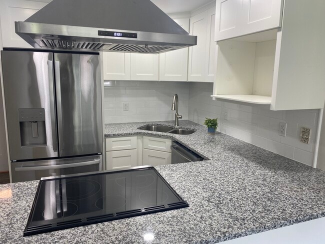 Building Photo - 609 Market St S