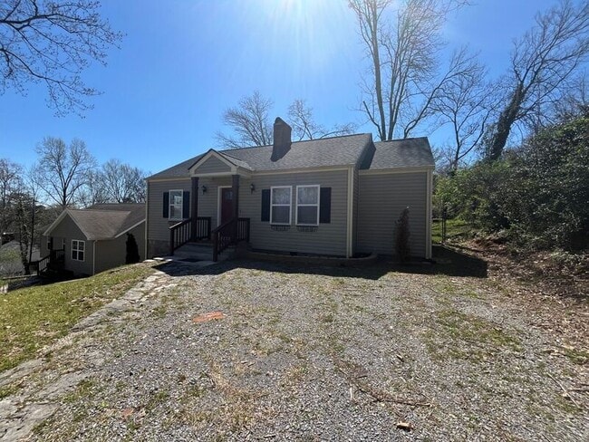 Building Photo - 306 Red Oak Dr