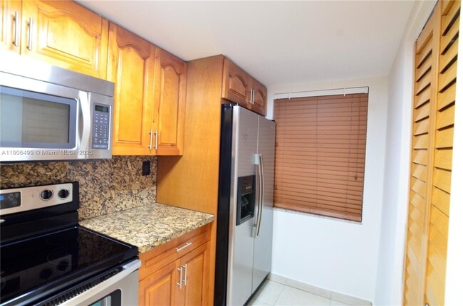 Foto del edificio - 9911 W Okeechobee Rd