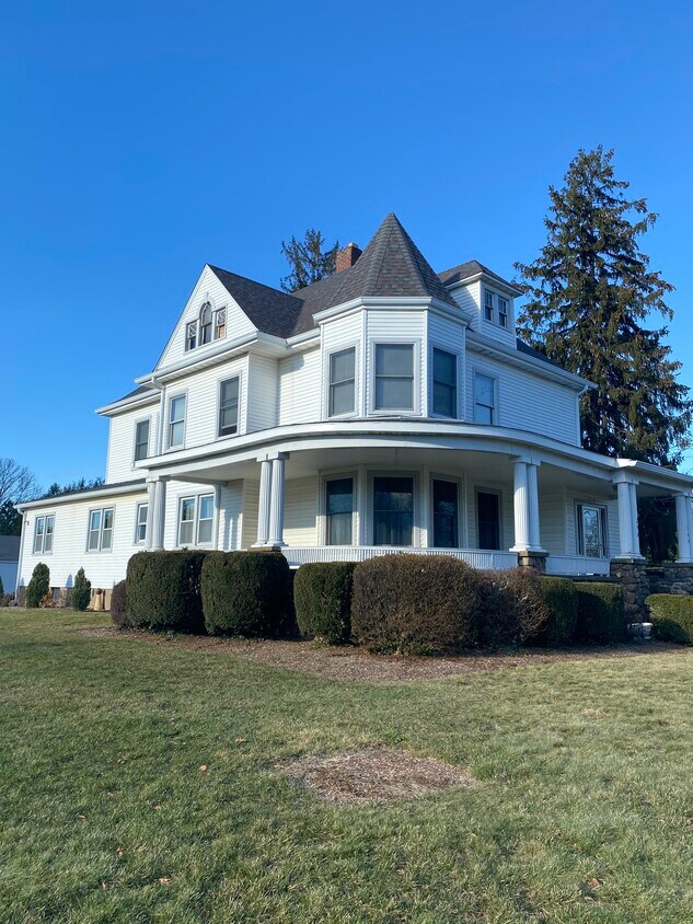 Primary Photo - 300 Quinnipiac Ave