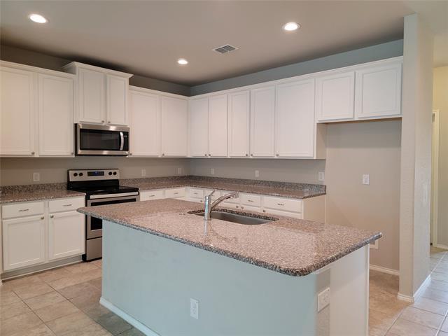 Building Photo - 4725 Redbud Dr