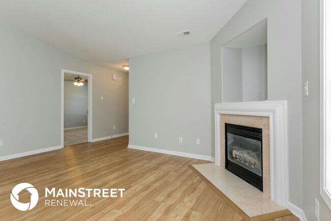 Building Photo - 10527 Hugue Way