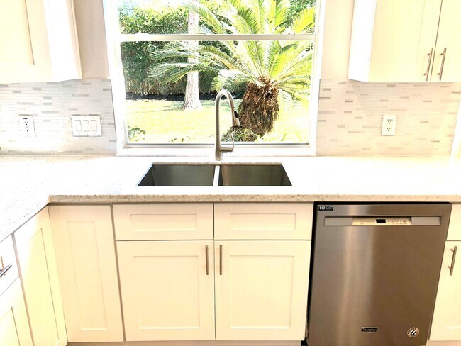 Foto del edificio - 5711 Silver Bay Ct