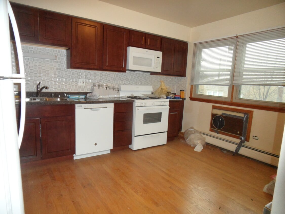 Primary Photo - 4919 Enfield Ave
