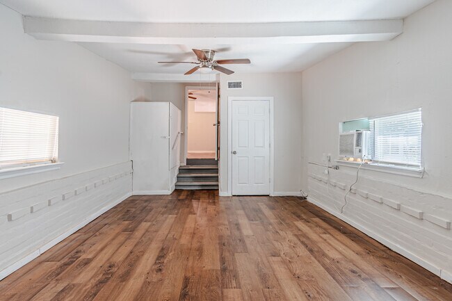 Foto del edificio - 2947 Kavasar Dr