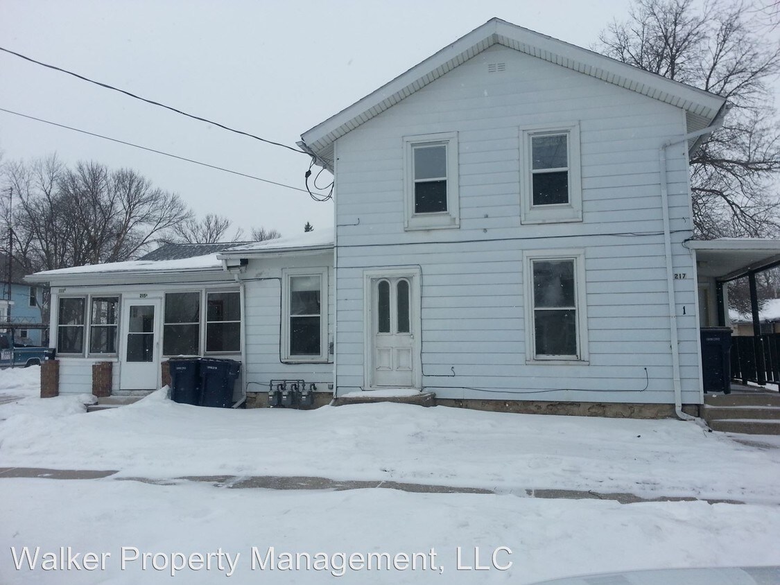 Primary Photo - 215-217 S High St